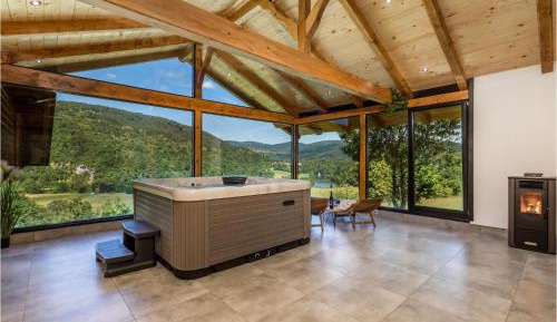 Three-Bedroom Vacation Home 
