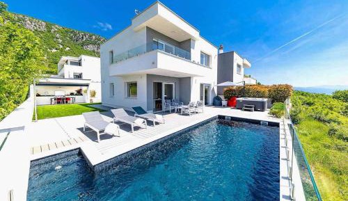 Three-Bedroom Vacation Home 