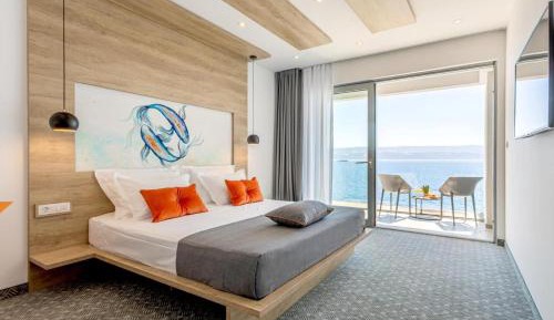 Superior room with balcony and sea view