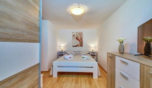 One-Bedroom Apartment with Terrace