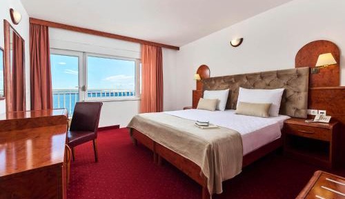 Comfort Double Room with Balcony and Partial Sea View