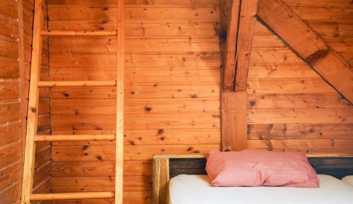 Standard Twin Room with Shared Bathroom