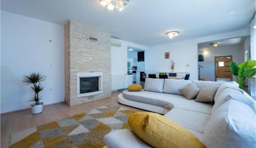 Three-Bedroom Vacation Home 