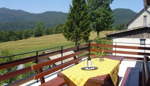 Two-Bedroom Apartment with Mountain View