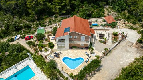 Two-Bedroom Deluxe Apartment with Balcony