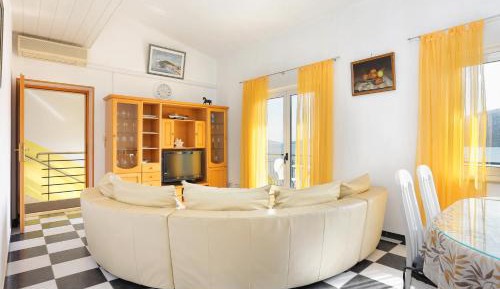 Three-Bedroom Apartment with Terrace and Sea View