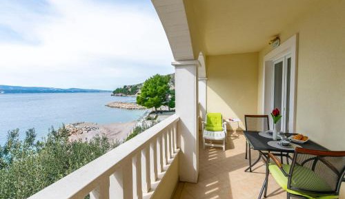 One-Bedroom Apartment with Terrace