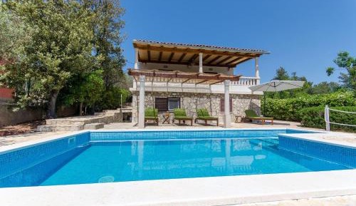 Three-Bedroom Vacation Home 