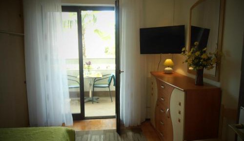 One-Bedroom Apartment with Terrace