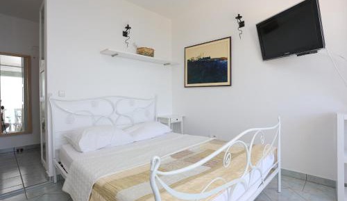 Studio with Terrace and Sea View