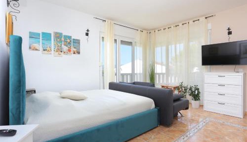 One-Bedroom Apartment with Terrace and Sea View
