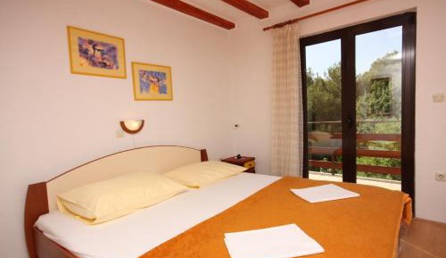 One-Bedroom Apartment with Terrace and Sea View