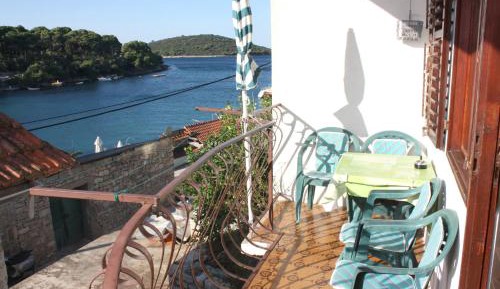 Two-Bedroom Apartment with Balcony and Sea View