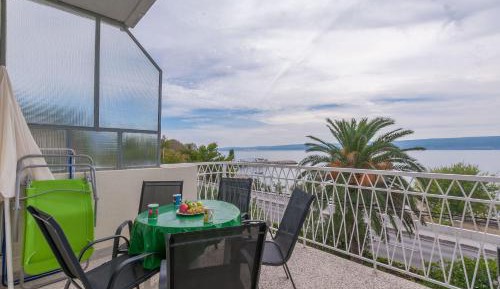 One-Bedroom Apartment with Sea View