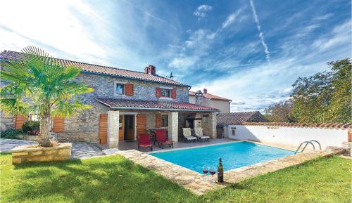 Three-Bedroom Vacation Home 