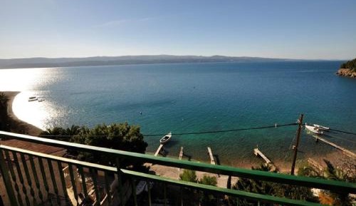 One-Bedroom Apartment with Sea View