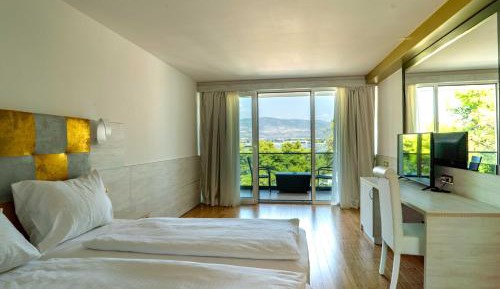 Deluxe Double Room with Balcony and Sea View