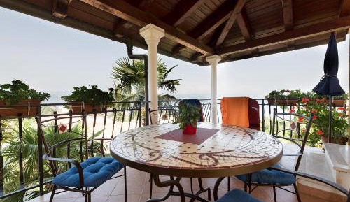 One Bedroom Apartment with Terrace and Sea View