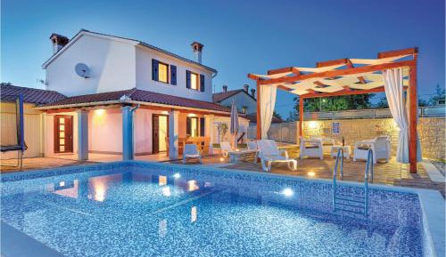 Three-Bedroom Vacation Home 