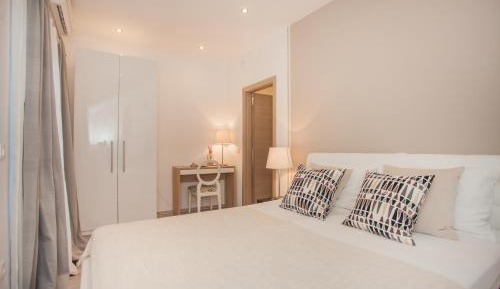 Deluxe Double Room with Private Bathroom