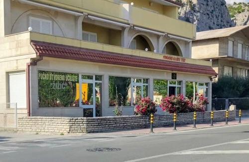 Omis Apartment | Two bedroom apartment with balcony and sea view Omiš (A-23341-a)