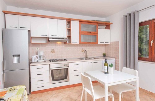 Nova Sela House | Holiday home With terrace and pool