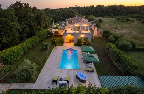 Belavici Villa | Villa Fantasia for 8 people with jacuzzi and private pool