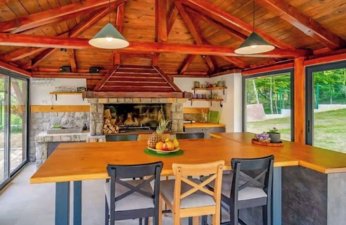 Benkovac Fuzinski House | Beautiful private villa for 5 people with WIFI, hot tub, A/C, TV, terrace and pets allowed