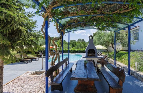 Presika Apartment | Nice apartment for 5 guests with A/C, WIFI, pool, TV and terrace