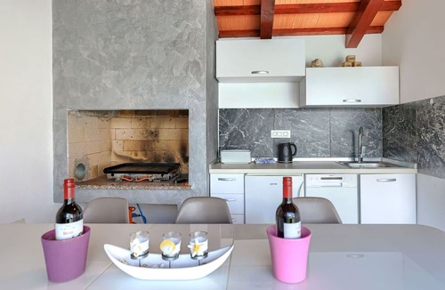 Marceljani House | Stunning private villa for 12 people with A/C, private pool, WIFI, TV, terrace and pets allowed