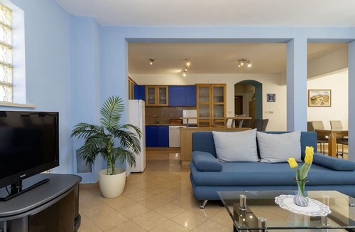 Topid Apartment | Beautiful apartment with WIFI, private pool, A/C, TV, terrace, pets allowed and panoramic view