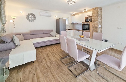 Marina House | Stunning private villa for 6 guests with A/C, WIFI, private pool, TV, terrace and pets allowed