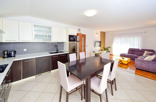 Primorski Dolac House | Stunning private villa for 6 guests with private pool, A/C, WIFI, TV, terrace and panoramic view