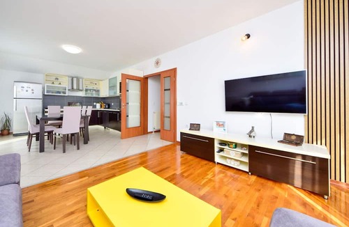 Primorski Dolac House | Stunning private villa for 6 guests with private pool, A/C, WIFI, TV, terrace and panoramic view