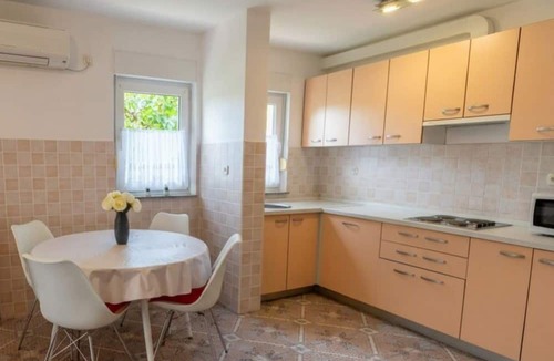 Vinkuran Apartment | Apartment Oliva by Villas Guide
