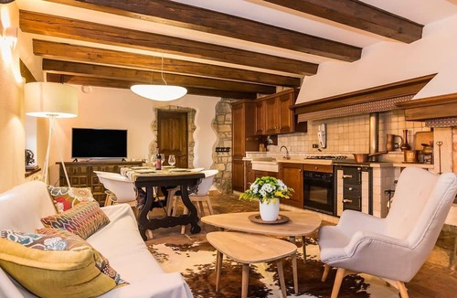 Buje Villa | Villa Zimzelen - Four Bedroom Villa, Sleeps 10