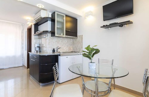 Trogir Apartment | Cosy apartment for 2 people with WIFI, A/C and TV