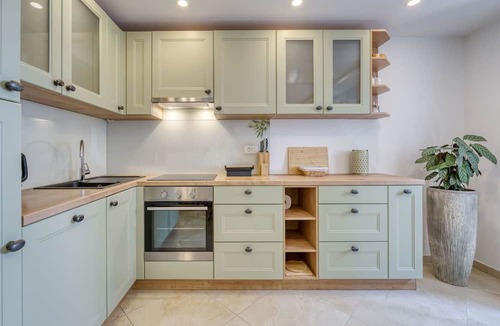 Volosko House | Stunning villa for 8 guests with A/C, WIFI, TV, terrace and pets allowed