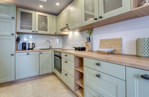 Volosko House | Stunning villa for 8 guests with A/C, WIFI, TV, terrace and pets allowed