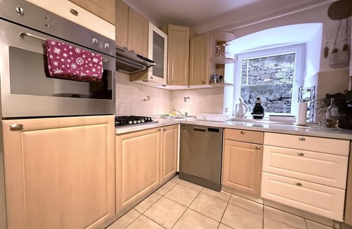 Volosko Apartment | Beautiful apartment for 4 guests with WIFI, A/C, TV, patio and pets allowed
