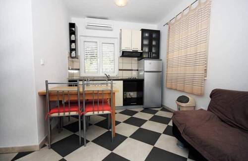 Cove Tri Zala (Zrnovo) Apartment | Homerez - Apt in Žrnovo - shared pool