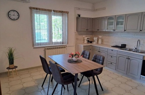 Kampor Apartment | One bedroom apartment with terrace and sea view Palit, Rab (A-24303-d)