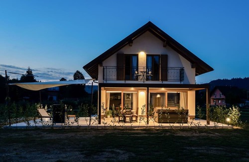 Lic House | Wonderful private villa for 4 guests with hot tub, A/C, WIFI, TV, terrace and pets allowed