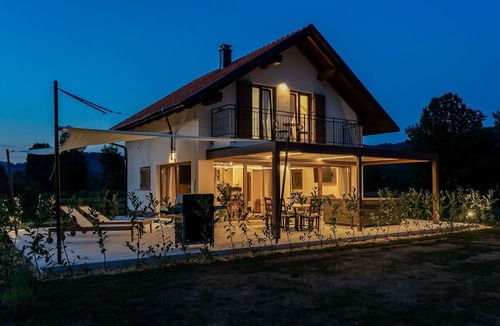 Fuzine House | Beautiful private villa for 4 people with hot tub, WIFI, A/C, TV, terrace and pets allowed