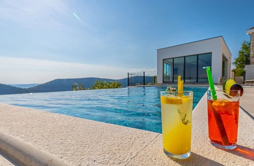 Bribir Villa | Beautiful private villa for 20 people with WIFI, hot tub, A/C, private pool, TV and terrace