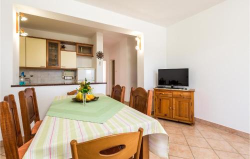 Potocnica Apartment | Cozy Apartment In Potocnica With Wifi