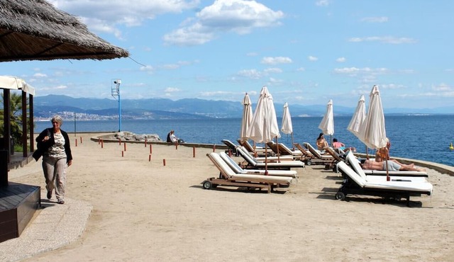 One bedroom apartment with terrace and sea view Veprinac, Opatija (A-22254-a)