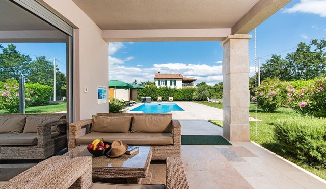 Villa Fantasia for 8 people with jacuzzi and private pool