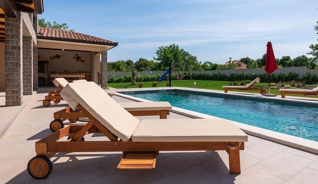Villa Mercedes is a nice newly built holiday home with swimming pool near Labin.