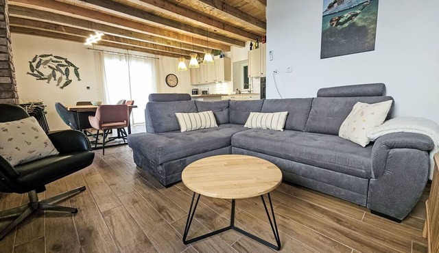 Beautiful private villa for 6 guests with WIFI, private pool, A/C, TV and terrace